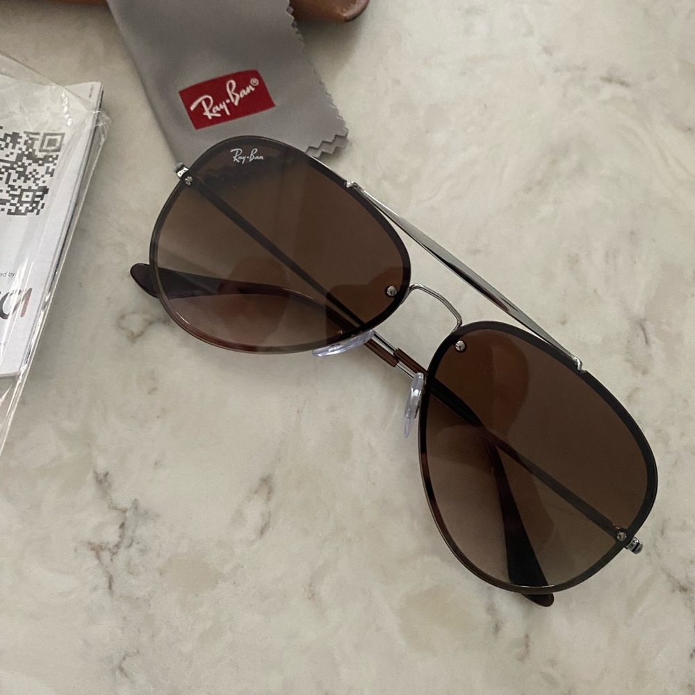 Ray-Ban Silver Aviator Sunglasses